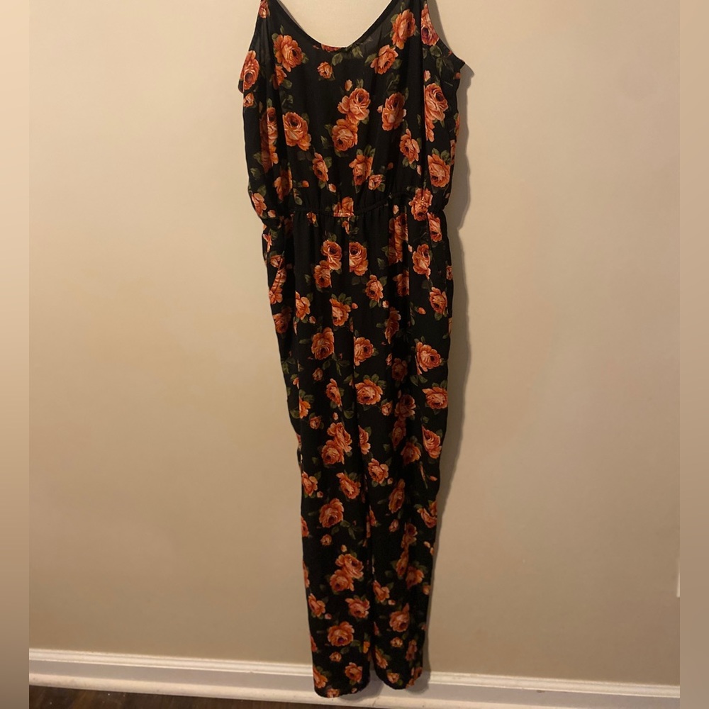 Floral jumpsuit with pockets